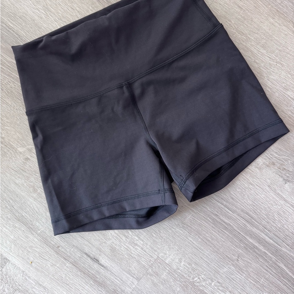 Lululemon Wunder Train Shorts - 4” size 8
